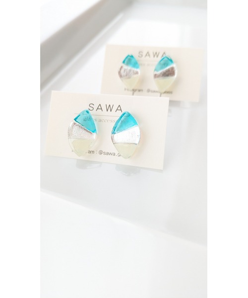 tone(トーン)の「【sawa】花びらピアス(MA)(ピアス(両耳用)・レディース・ラベンダー/ターコイズブルー/ブルー・FREE)」の8枚目の写真