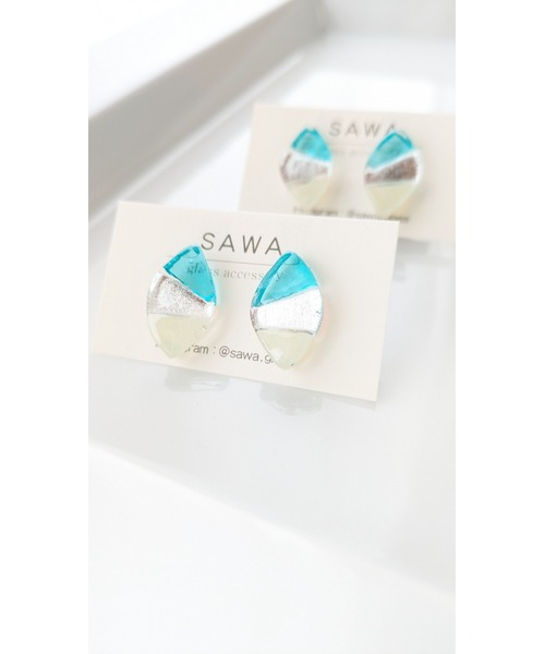 tone(トーン)の「【sawa】花びらピアス(MA)(ピアス(両耳用)・レディース・ラベンダー/ターコイズブルー/ブルー・FREE)」の9枚目の写真