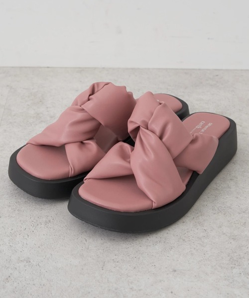 earth music&ecology(アースミュージックアンドエコロジー)の「ORientalTRafficツイストパデットサンダル(サンダル・レディース・ブラック/ピンク/ホワイト・L/M/S)」の1枚目の写真