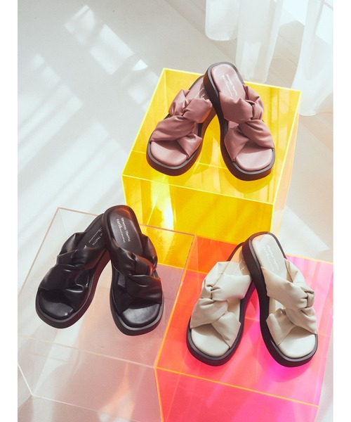 earth music&ecology(アースミュージックアンドエコロジー)の「ORientalTRafficツイストパデットサンダル(サンダル・レディース・ブラック/ピンク/ホワイト・L/M/S)」の4枚目の写真