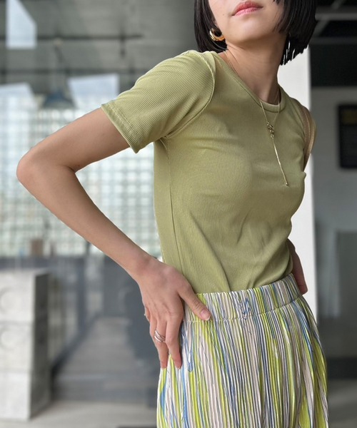 Kotoe(コトエ)の「カラー ミニT リブ タイトトップス(Tシャツ/カットソー・レディース・ブラック/ホワイト/ピンク/ライム・FREE)」の3枚目の写真