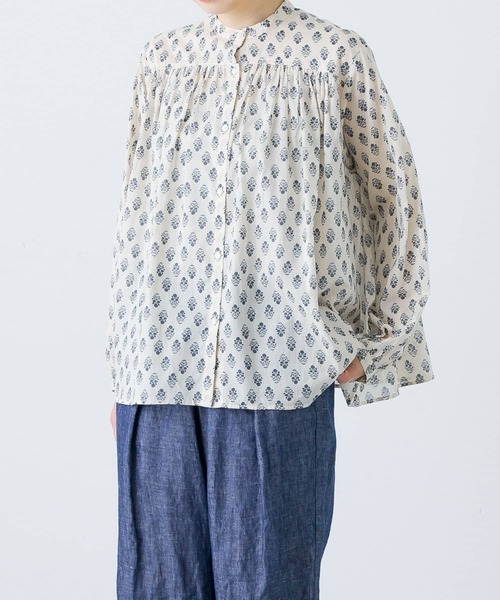 極美品♪かぐれ Kagure プリントギャザーブラウス ゆったり 長袖 コットン かぐれ（カグレ）の「プリントギャザーブラウス（シャツ/ブラウス
