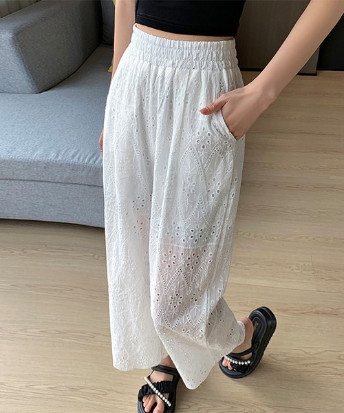 PRIVATE  BEACH（プライベートビーチ）の「刺繍レースセミワイドパンツ（その他パンツ・レディース・ホワイト/オフホワイト・S/M/L）」の1枚目の写真