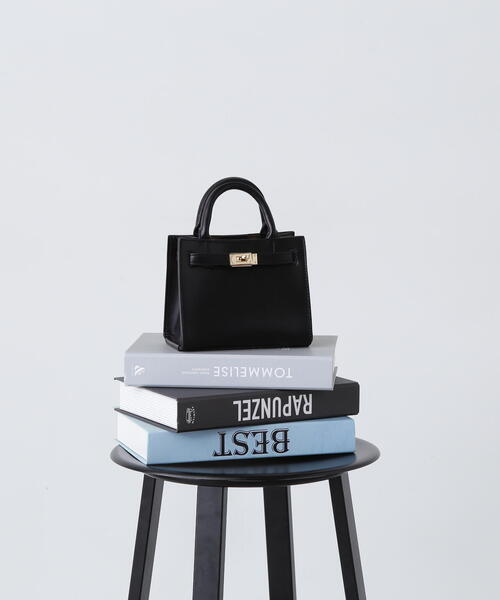 N.（N. Natural Beauty Basic）（エヌエヌナチュラルビューティーベーシック）の「ベルト付ミニショルダーバッグ（ショルダーバッグ・レディース・ブラック/ゴールド/ピンク・ﾌﾘ-）」の4枚目の写真