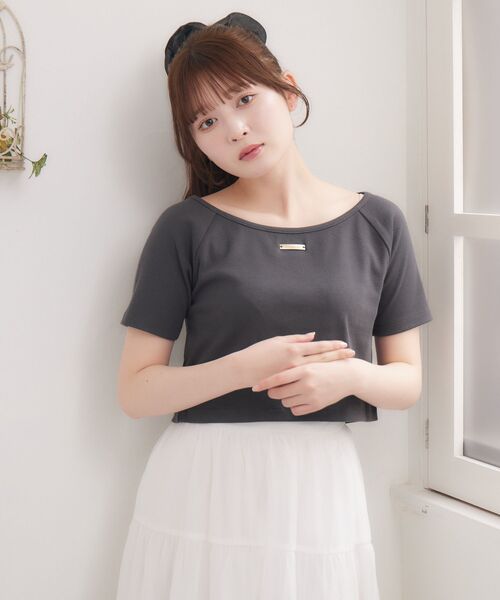 ems excite(エムズエキサイト)の「プレート付きボートネックCT(Tシャツ/カットソー・レディース・ナチュラル/チャコールグレー/ブラック系その他3/ピンク・FREE)」の17枚目の写真