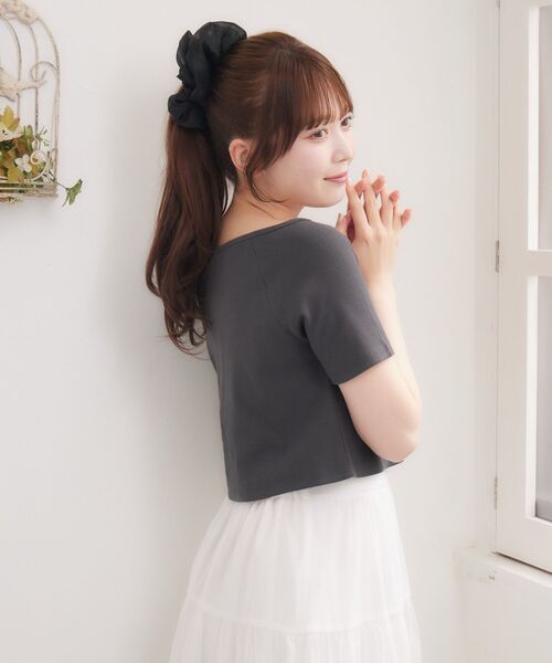 ems excite(エムズエキサイト)の「プレート付きボートネックCT(Tシャツ/カットソー・レディース・ナチュラル/チャコールグレー/ブラック系その他3/ピンク・FREE)」の18枚目の写真