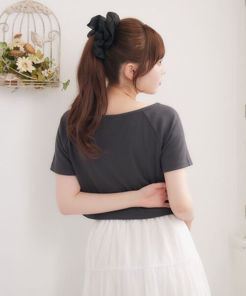 ems excite(エムズエキサイト)の「プレート付きボートネックCT(Tシャツ/カットソー・レディース・ナチュラル/チャコールグレー/ブラック系その他3/ピンク・FREE)」の20枚目の写真