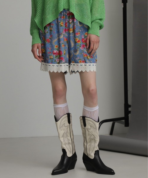 mag.by c（マグバイシー）の「(mag.by c)ヴィンテージフラワーショートパンツ（その他パンツ・レディース・ブルー/ブラック・FREE）」の2枚目の写真