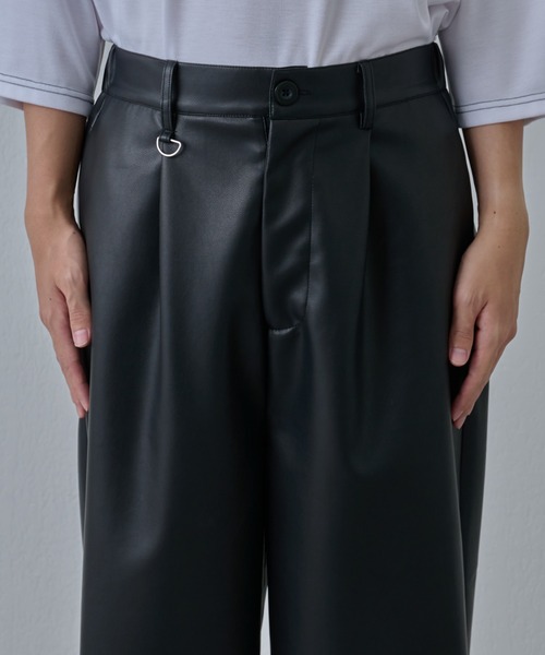 COLONY 2139(コロニートゥーワンスリーナイン)の「ワイドレッグレザーパンツ(その他パンツ・メンズ・ブラック・LARGE/MEDIUM)」の18枚目の写真