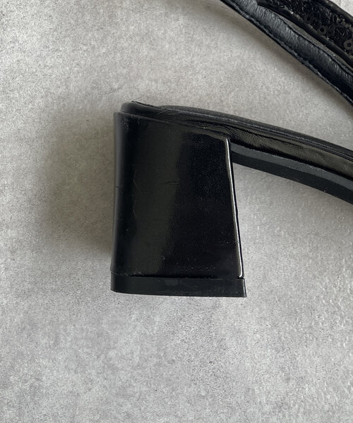 Thevon(ゼボン)の「ベルト付きアソートミュール(パンプス・レディース・グレー/シルバー/ブラック・M/L)」の10枚目の写真