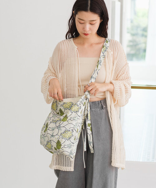 Kastane(カスタネ)の「【4色展開/A4サイズ】バティック柄トートBAG(トートバッグ・レディース・ブラウン/グリーン/アイボリー/ブルー・FREE)」の9枚目の写真
