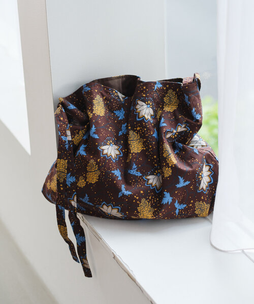 Kastane(カスタネ)の「【4色展開/A4サイズ】バティック柄トートBAG(トートバッグ・レディース・ブラウン/グリーン/アイボリー/ブルー・FREE)」の13枚目の写真