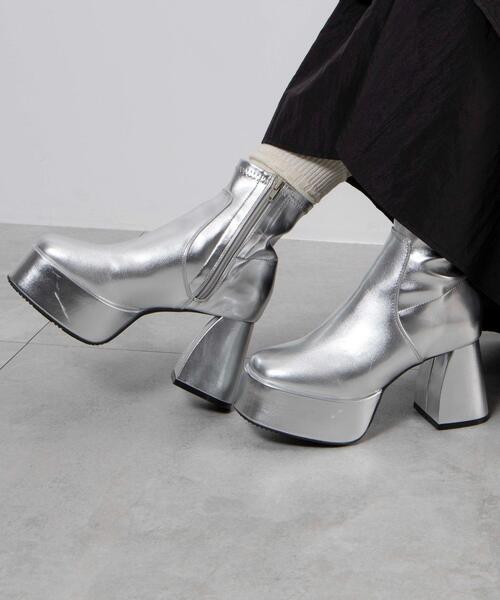 WEGO（ウィゴー）の「WEGO/ストーム付きワイドヒールショートブーツ（ブーツ・レディース・その他1/その他2/シルバー/ブラック・MEDIUM/LARGE）」の5枚目の写真