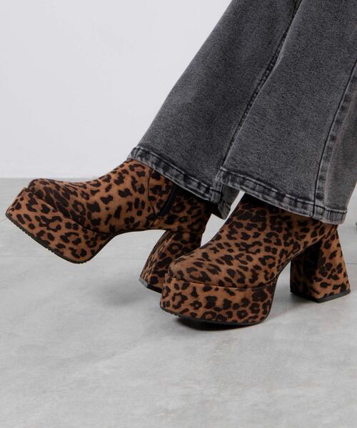 WEGO（ウィゴー）の「WEGO/ストーム付きワイドヒールショートブーツ（ブーツ・レディース・その他1/その他2/シルバー/ブラック・MEDIUM/LARGE）」の3枚目の写真