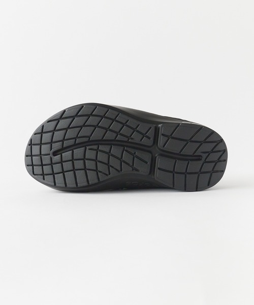 OOFOS(ウーフォス)の「OOFOS/ウーフォス Men's OOcOOzie Thermo Mule リカバリーバックレスミュール(スリッポン・メンズ・ブラック・8/9/10/7)」の14枚目の写真