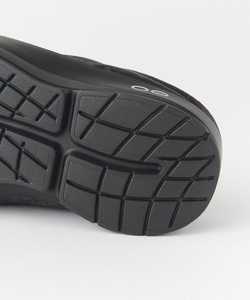 OOFOS(ウーフォス)の「OOFOS/ウーフォス Men's OOcOOzie Thermo Mule リカバリーバックレスミュール(スリッポン・メンズ・ブラック・8/9/10/7)」の11枚目の写真