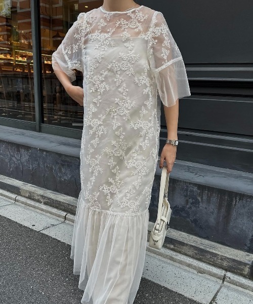 I_am（アイアム）の「flower embroidery sheer ops / フラワーエンブロイダリーシアーワンピース（ワンピース・レディース・ホワイト・FREE）」の2枚目の写真