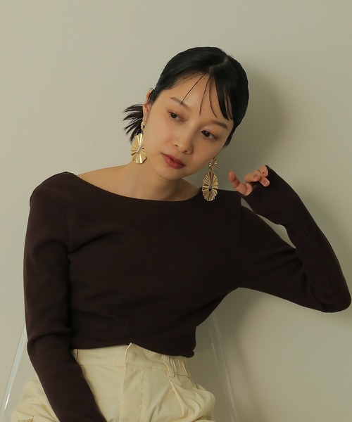 voov(ブーブ)の「ラウンドプレート ウェーブ ピアス(ピアス(両耳用)・レディース・シルバー/ゴールド・フリー)」の4枚目の写真