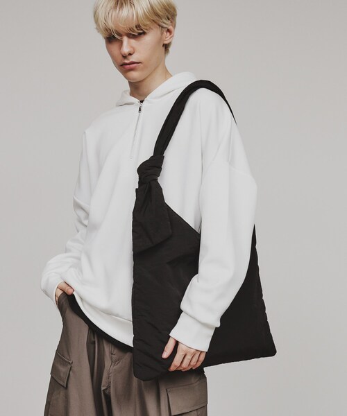 tk.TAKEO KIKUCHI（ティーケータケオキクチ）の「◆ギミックショルダーバッグ（ショルダーバッグ・メンズ・ホワイト系2/ブラック/ブラック系/ブラック系4/ホワイト系3/シルバー系5/ブルー系その他4/ブルー系その他7/ブラック系8・00）」の4枚目の写真