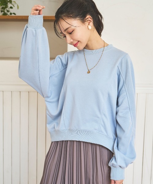 mil(ミル)の「【150㎝前後の小柄さんサイズ】袖ロゴ刺繍 クロップドスウェット(スウェット・レディース・チャコールグレー/ブラウン/ライトベージュ/オフホワイト/ブラック/サックスブルー・ONE SIZE)」の1枚目の写真