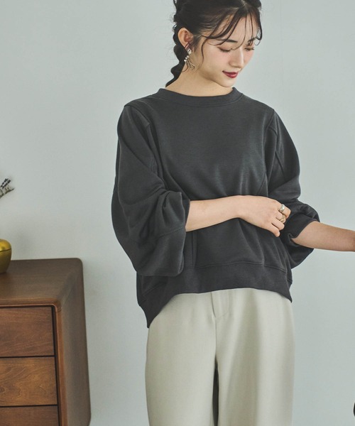 mil(ミル)の「【150㎝前後の小柄さんサイズ】袖ロゴ刺繍 クロップドスウェット(スウェット・レディース・チャコールグレー/ブラウン/ライトベージュ/オフホワイト/ブラック/サックスブルー・ONE SIZE)」の11枚目の写真