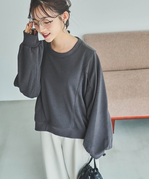 mil(ミル)の「【150㎝前後の小柄さんサイズ】袖ロゴ刺繍 クロップドスウェット(スウェット・レディース・チャコールグレー/ブラウン/ライトベージュ/オフホワイト/ブラック/サックスブルー・ONE SIZE)」の12枚目の写真