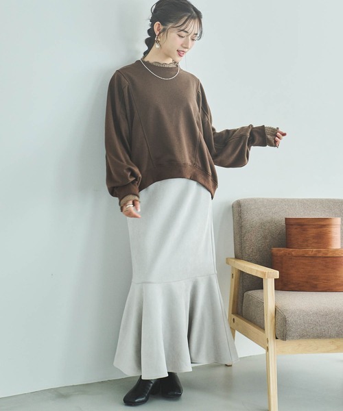 mil(ミル)の「【150㎝前後の小柄さんサイズ】袖ロゴ刺繍 クロップドスウェット(スウェット・レディース・チャコールグレー/ブラウン/ライトベージュ/オフホワイト/ブラック/サックスブルー・ONE SIZE)」の13枚目の写真