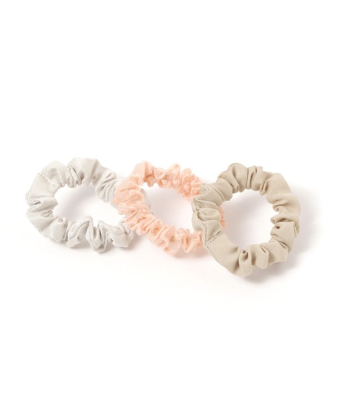 studio CLIP（スタディオクリップ）の「ミニミニシュシュセット（シュシュ・レディース・ブラック/ライトベージュ/ライトブルー・FREE）」の2枚目の写真