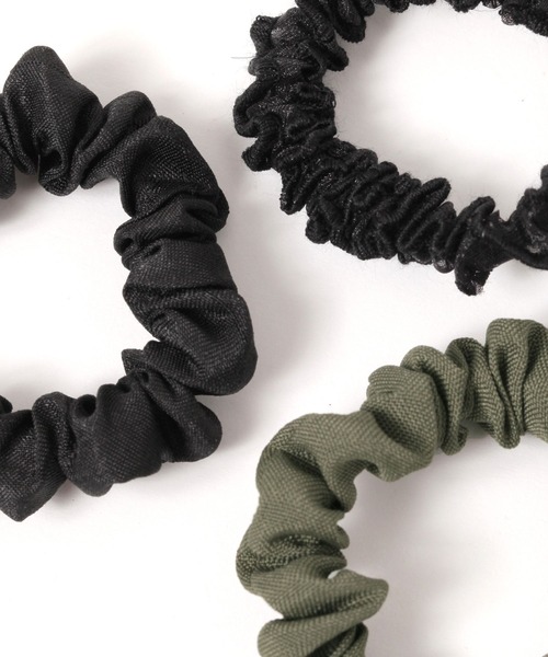 studio CLIP（スタディオクリップ）の「ミニミニシュシュセット（シュシュ・レディース・ブラック/ライトベージュ/ライトブルー・FREE）」の4枚目の写真