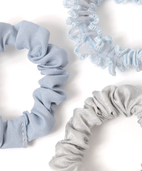 studio CLIP（スタディオクリップ）の「ミニミニシュシュセット（シュシュ・レディース・ブラック/ライトベージュ/ライトブルー・FREE）」の6枚目の写真