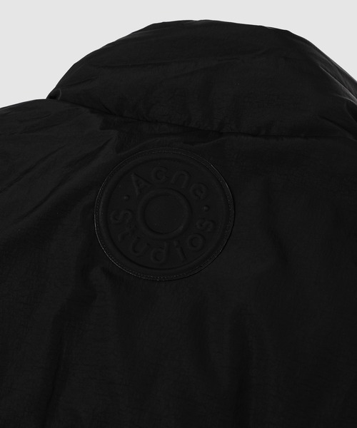 Acne Studios（アクネストゥディオズ）の「Outerwear（ダウンジャケット/コート・レディース・ブラック・36）」の4枚目の写真