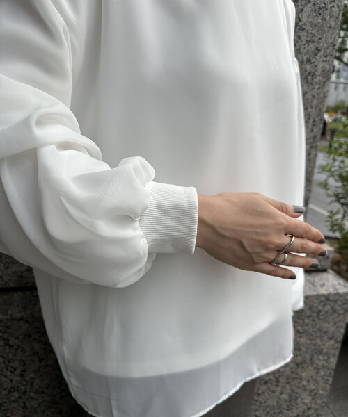 DouDou(ドゥドゥ)の「【WEB限定】裏毛×シフォンレイヤードプルオーバー(Tシャツ/カットソー・レディース・オフホワイト/ブラック/グレイッシュベージュ・FREE)」の9枚目の写真