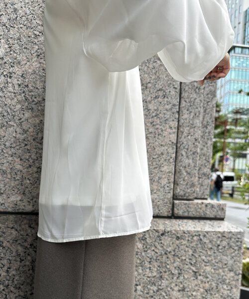 DouDou(ドゥドゥ)の「【WEB限定】裏毛×シフォンレイヤードプルオーバー(Tシャツ/カットソー・レディース・オフホワイト/ブラック/グレイッシュベージュ・FREE)」の10枚目の写真