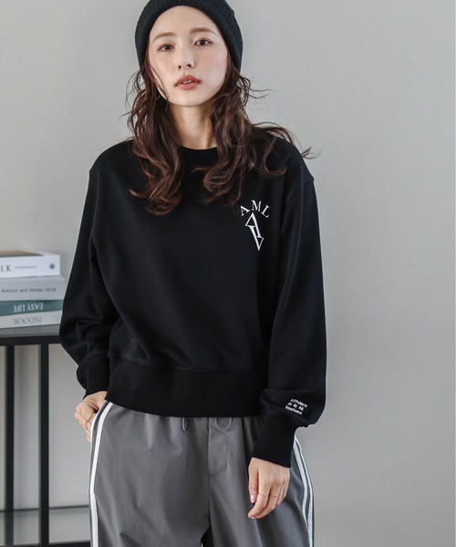 AMELY(エミリー)の「ロゴスウェットプルオーバー(スウェット・レディース・ブラック/ネイビー/グレー・フリー)」の1枚目の写真