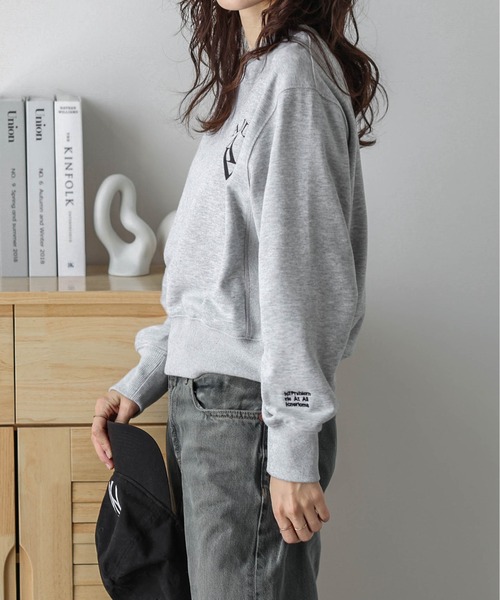 AMELY(エミリー)の「ロゴスウェットプルオーバー(スウェット・レディース・ブラック/ネイビー/グレー・フリー)」の10枚目の写真