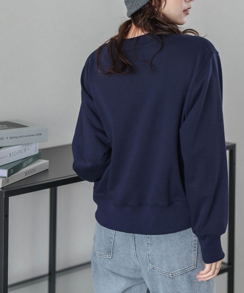 AMELY(エミリー)の「ロゴスウェットプルオーバー(スウェット・レディース・ブラック/ネイビー/グレー・フリー)」の16枚目の写真