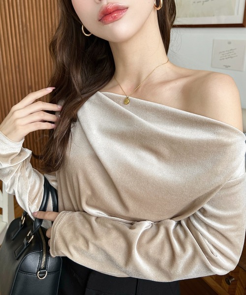 moment+(モーメントプラス)の「ワンショルドレープシャイニーベロアプルオーバー(ドレープネック ドレープカットソー)(Tシャツ/カットソー・レディース・ブラック/グレイッシュベージュ/チャコールグレー/ブラウン・M/L)」の15枚目の写真