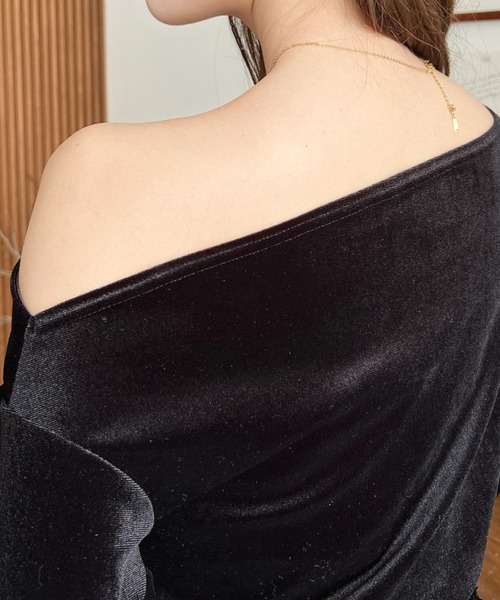 moment+(モーメントプラス)の「ワンショルドレープシャイニーベロアプルオーバー(ドレープネック ドレープカットソー)(Tシャツ/カットソー・レディース・ブラック/グレイッシュベージュ/チャコールグレー/ブラウン・M/L)」の18枚目の写真