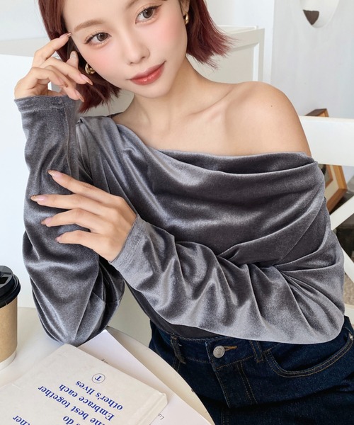 moment+(モーメントプラス)の「ワンショルドレープシャイニーベロアプルオーバー(ドレープネック ドレープカットソー)(Tシャツ/カットソー・レディース・ブラック/グレイッシュベージュ/チャコールグレー/ブラウン・M/L)」の20枚目の写真