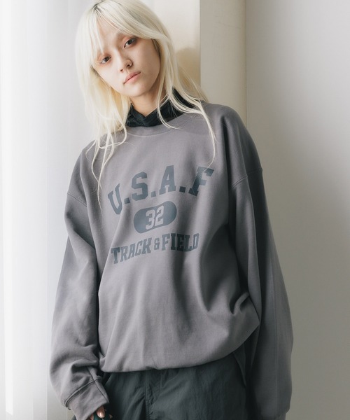 GILDAN(ギルダン)の「GILDAN / ロゴプリント クルーネックスウェット/トレーナー(スウェット・レディース・チャコール/グレー系その他4/グレー系その他/アッシュ/グレー系その他3/グレー系その他2/サンドベージュ・MEDIUM/X-LARGE/LARGE)」の4枚目の写真