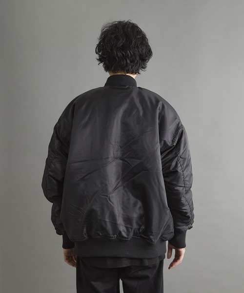 VIBGYOR（ヴィブジョー）の「【wit】オーバーフィットMA-1(CN)（MA-1・メンズ・ブラック/グレイッシュベージュ/カーキ・MEDIUM/LARGE）」の20枚目の写真