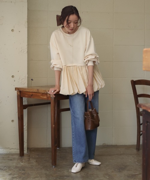 Bab(バブ)の「裾バルーンペプラムトップス(Tシャツ/カットソー・レディース・アイボリー/ベージュ/チャコールグレー・FREE)」の4枚目の写真