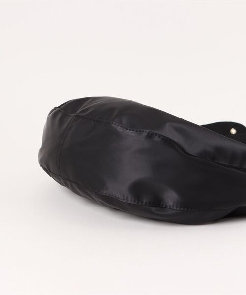 Elura（エルーラ）の「ハーフムーンショルダー/240249（ハンドバッグ・レディース・ブラック系その他/ブルー/ブラック/ベージュ・ONE SIZE）」の11枚目の写真