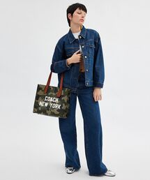COACH（コーチ）の「リレー トート バッグ 34・カモ プリント