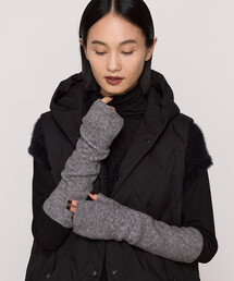 Gabardine K.T | ウールナイロンのリブ編み ケーブル柄アームウォーマー(手袋)