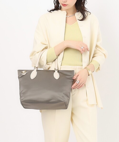 TOFF&LOADSTONE(トフアンドロードストーン)の「クープナイロン(トートバッグ・レディース・サンドベージュ/ライトグレー系9/ブラック・00)」の4枚目の写真