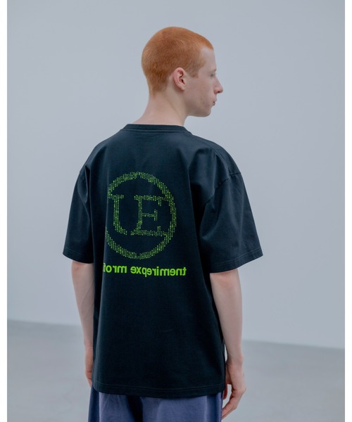 uniform experiment（ユニフォームエクスペリメント）の「CODE LOGO TEE（Tシャツ/カットソー・メンズ・パープル/ホワイト/ブラック・1/2/3/4）」の4枚目の写真