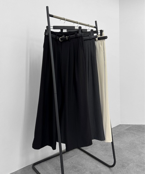 LVEU.(ラブユ.)の「【LVEU.】タックワイドスラックス / ボトムス パンツ スラックス タック ワイド ベルト付き ブラック グレー アイボリー 韓国 韓国ファッション ZOZOTOWN限定(スラックス・レディース・グレー/アイボリー/ブラック・FREE)」の4枚目の写真