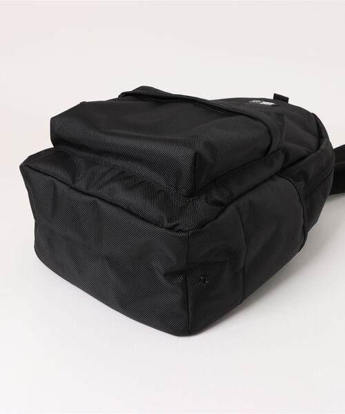 NEW ERA（ニューエラ）の「NEW ERA/ニューエラ YOUTH LIGHT PACK BLK 251 キッズ バック 14521293（バックパック/リュック・キッズ・ブラック・FREE）」の3枚目の写真