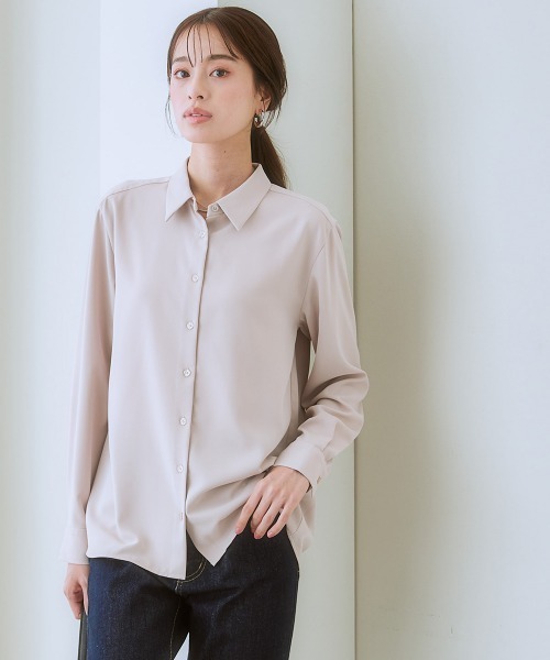 7days Life Styling(セブンデイズライフスタイリング)の「【UVカット/速乾】ストレッチパウダーサテンレギュラーカラー長袖シャツ(シャツ/ブラウス・レディース・オフホワイト/ネイビー/グレイッシュベージュ/ブルー系・M/L/LL/3L/S/4L)」の9枚目の写真